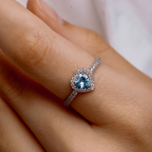 Срібна каблучка "Серце"