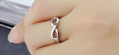 Символ бесконечности на кольцах. Вечность в ювелирных шедеврах
