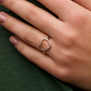 Срібна каблучка "Серце"