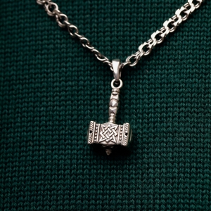 Серебряный подвес "Молот"