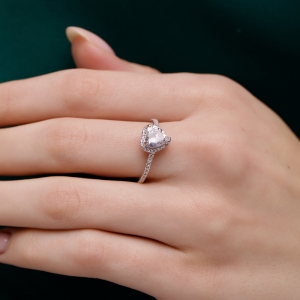 Срібна каблучка "Серце"